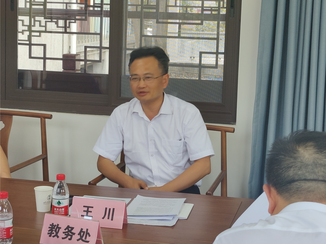王校.png 王校.png